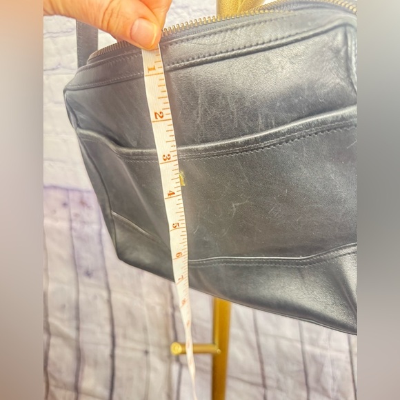 Etienne Aigner vintage black leather purse with gold accents - Picture 10 of 11